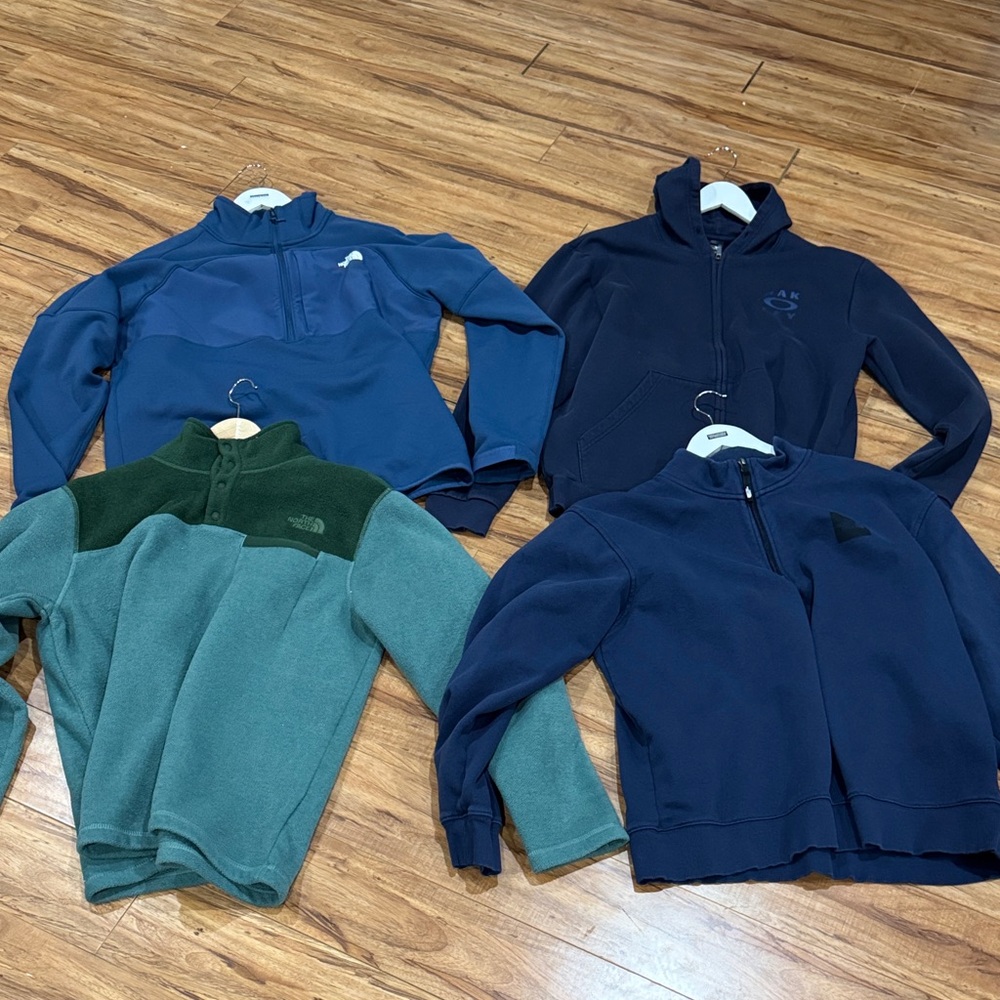 4 shirt bundle The North Face and Oakley men’s size L bundle